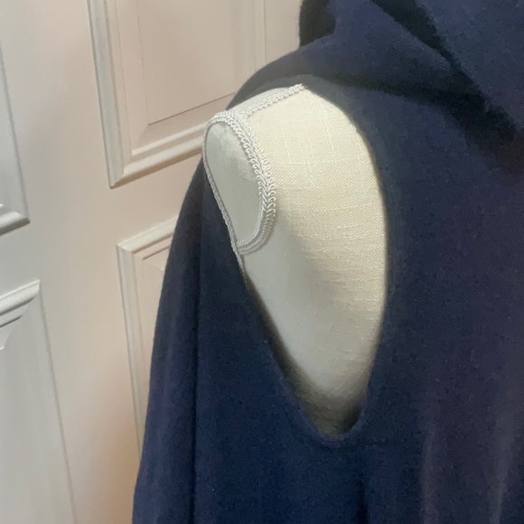 Navy Blue Shawl/Wrap One size fits all. Fornash - Picture 5 of 8